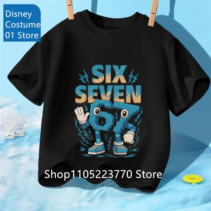 Camiseta infantil de manga curta com estampa de desenho animado.