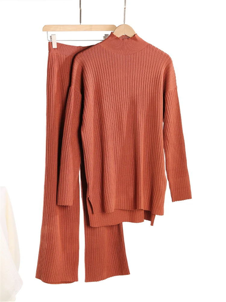 Women’s 2-Piece Knitted Tracksuit – Turtleneck & Joggers