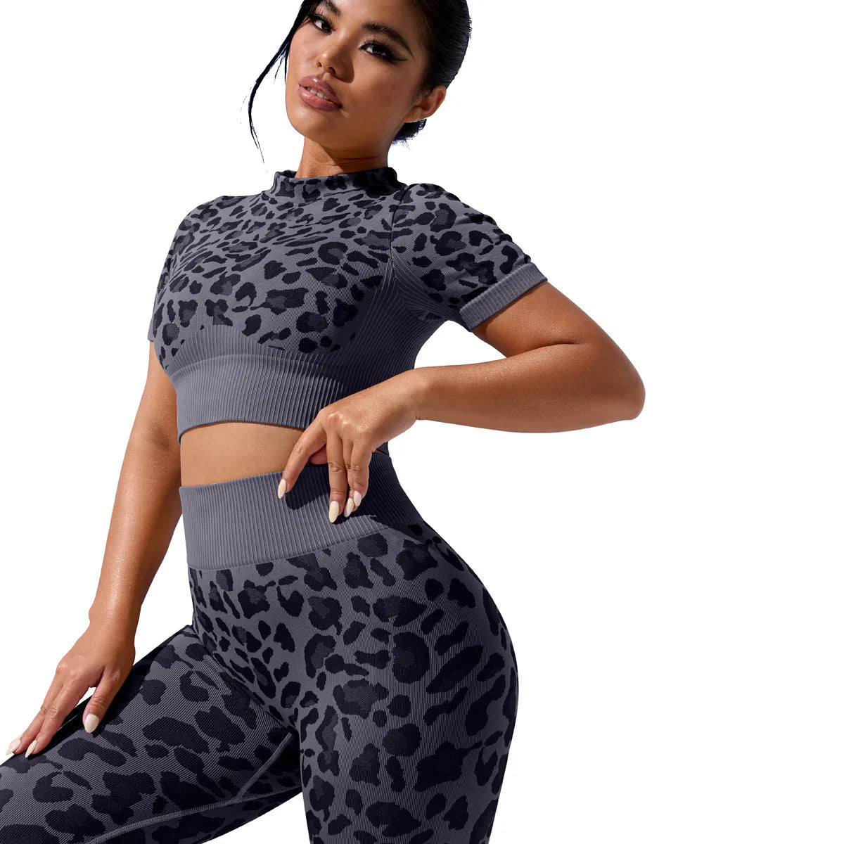 Women's Leopard Print Workout Set - 2-Piece Seamless Gym Outfit for Yoga & Fitness