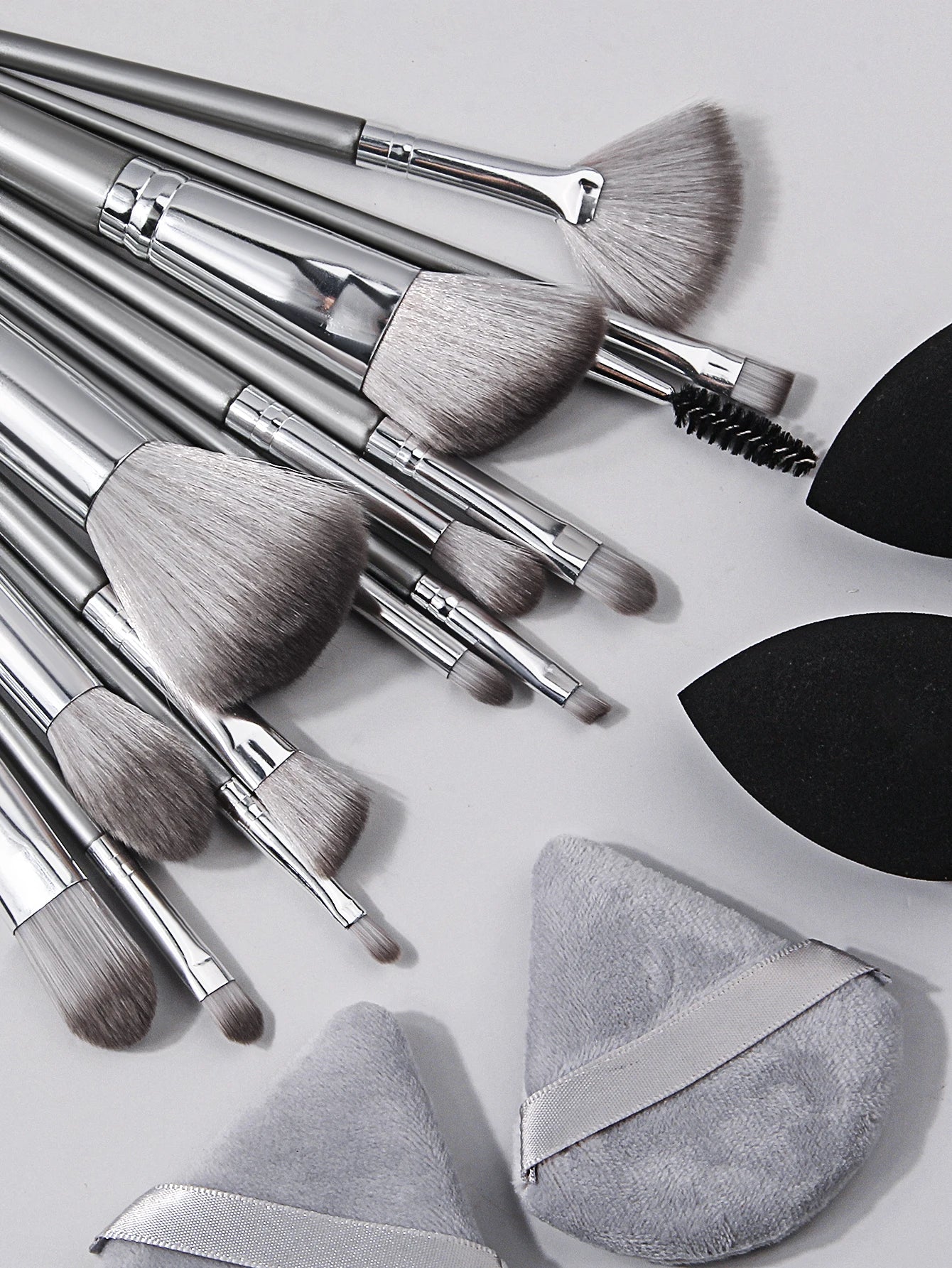Complete Makeup Tool Set – Brushes, Eggs & Triangle Sponges