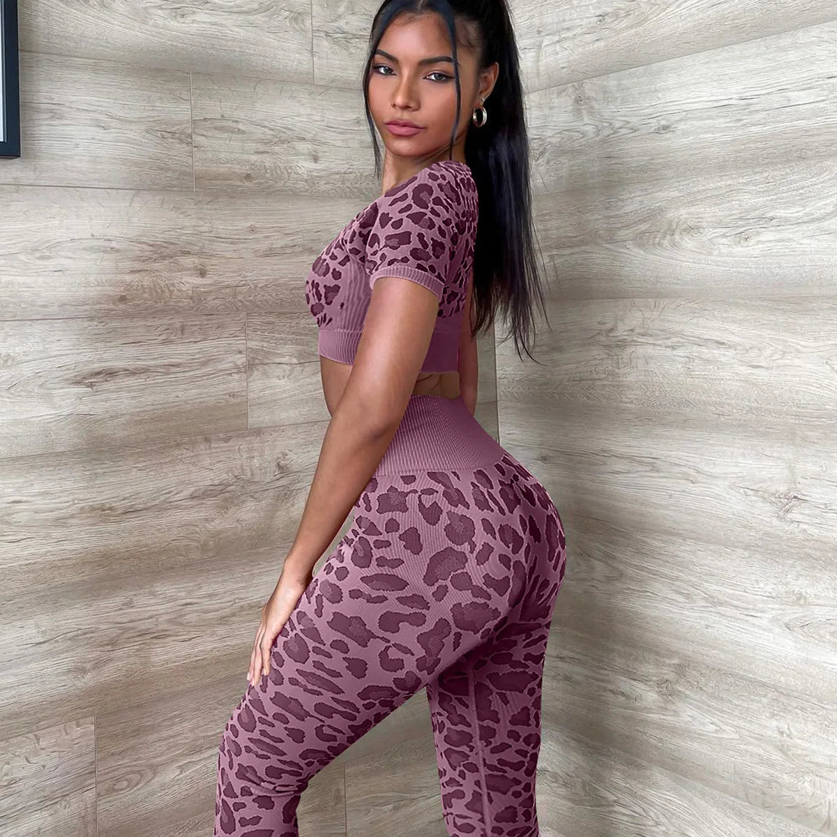 Women's Leopard Print Workout Set - 2-Piece Seamless Gym Outfit for Yoga & Fitness