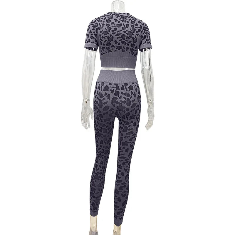 Women's Leopard Print Workout Set - 2-Piece Seamless Gym Outfit for Yoga & Fitness