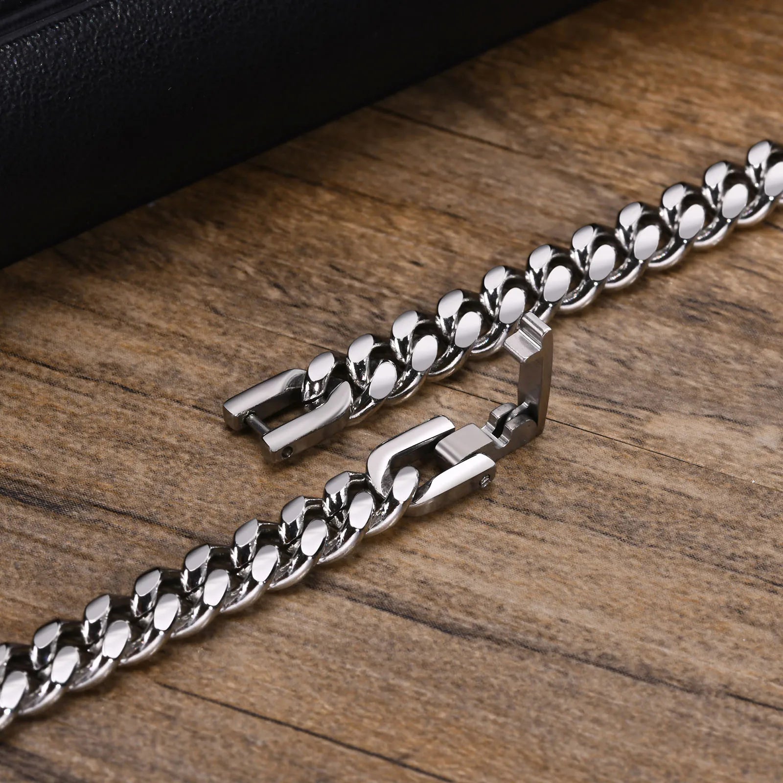 VNOX Cuban Chain Bracelet - Stainless Steel Curb Link Wristband for Men & Women