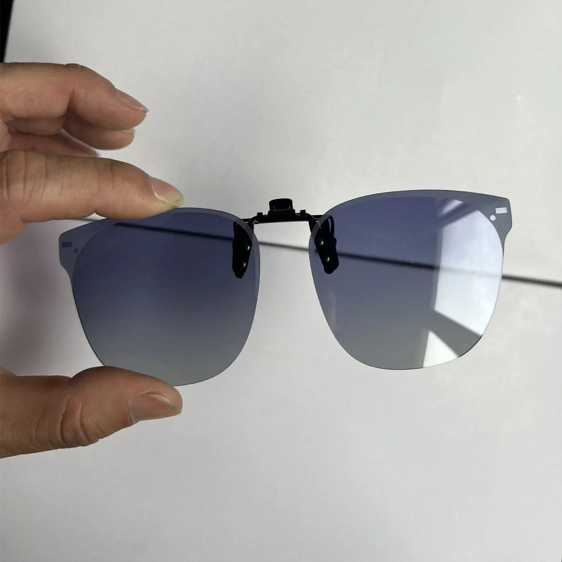 ☀️ 51% OFF! Polarized Clip-On Sunglasses - Flip-Up UV400 for Prescription Glasses