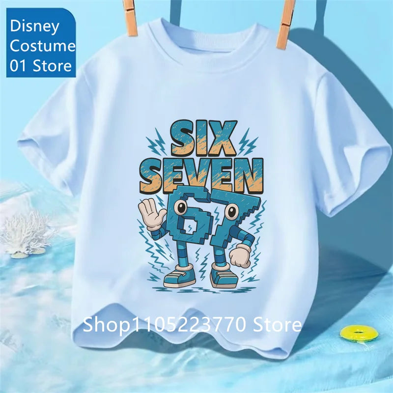 Camiseta infantil de manga curta com estampa de desenho animado.