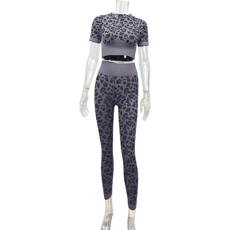 Women's Leopard Print Workout Set - 2-Piece Seamless Gym Outfit for Yoga & Fitness