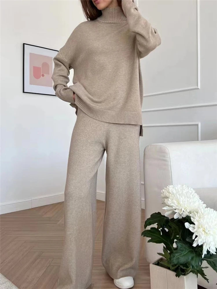 Women’s 2-Piece Knitted Tracksuit – Turtleneck & Joggers