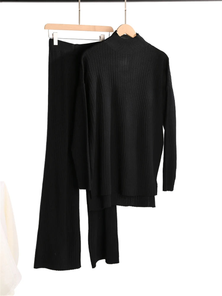 Women’s 2-Piece Knitted Tracksuit – Turtleneck & Joggers