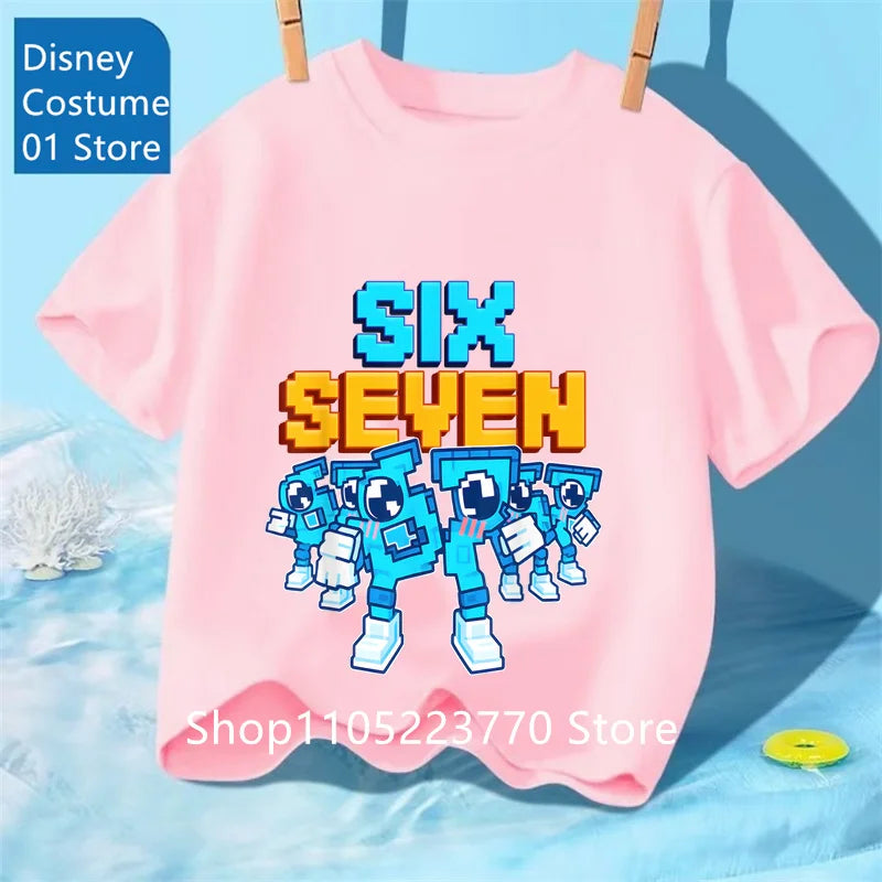 Camiseta infantil de manga curta com estampa de desenho animado.