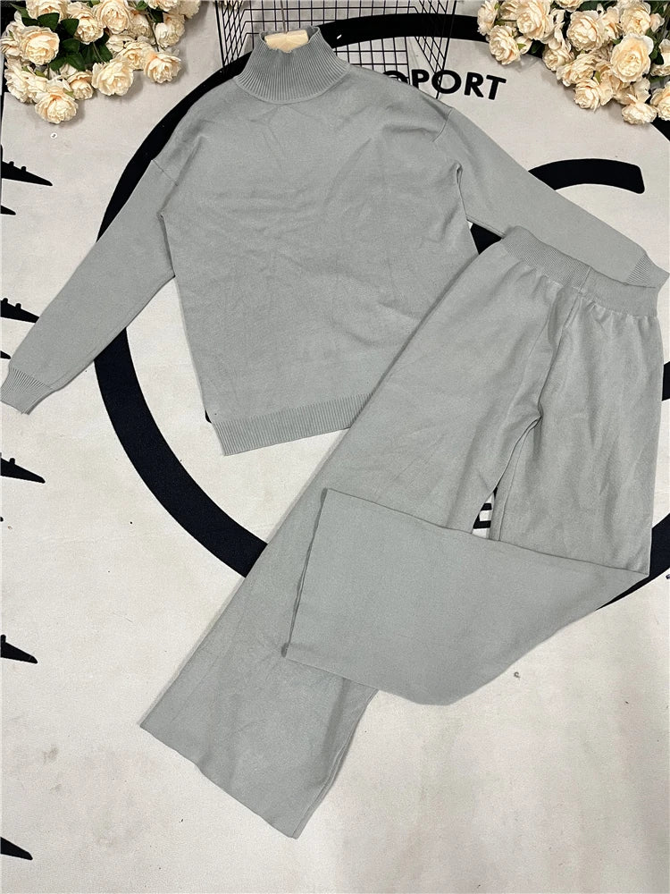 Women’s 2-Piece Knitted Tracksuit – Turtleneck & Joggers