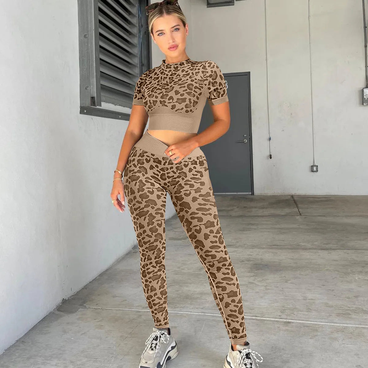 Women's Leopard Print Workout Set - 2-Piece Seamless Gym Outfit for Yoga & Fitness