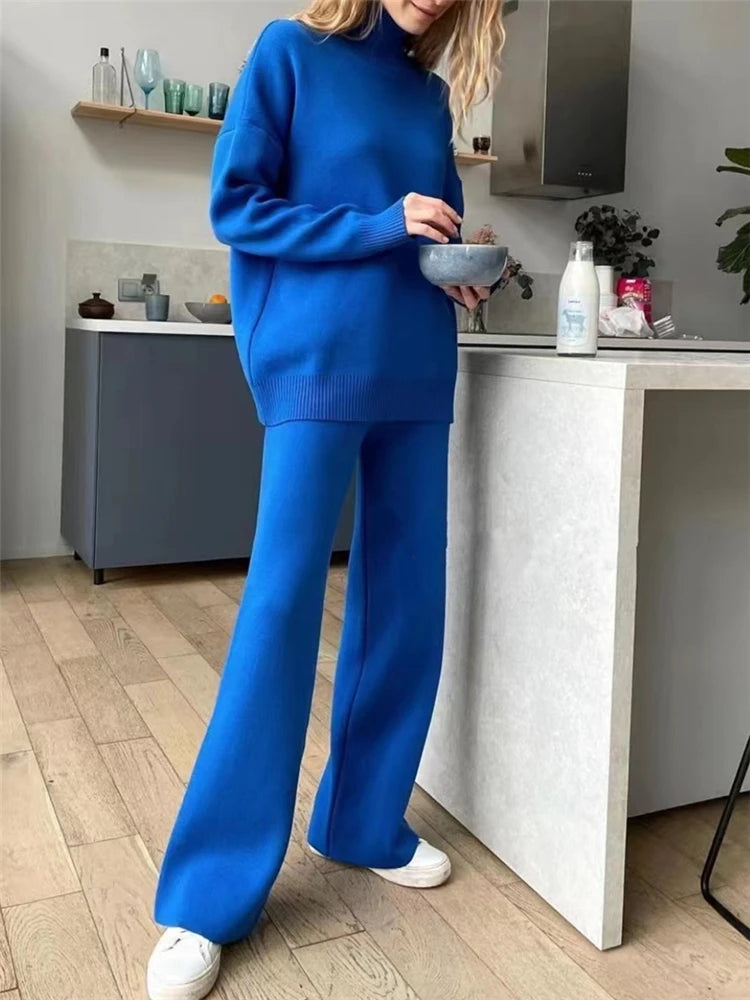Women’s 2-Piece Knitted Tracksuit – Turtleneck & Joggers