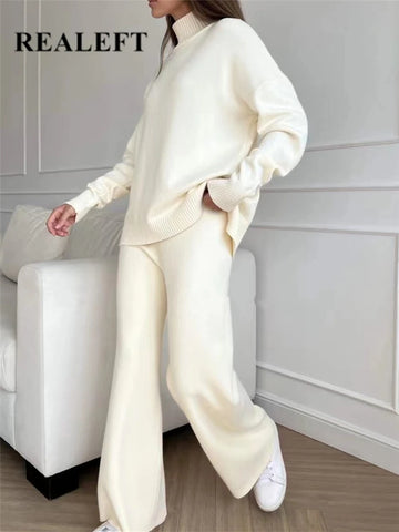 Women’s 2-Piece Knitted Tracksuit – Turtleneck & Joggers