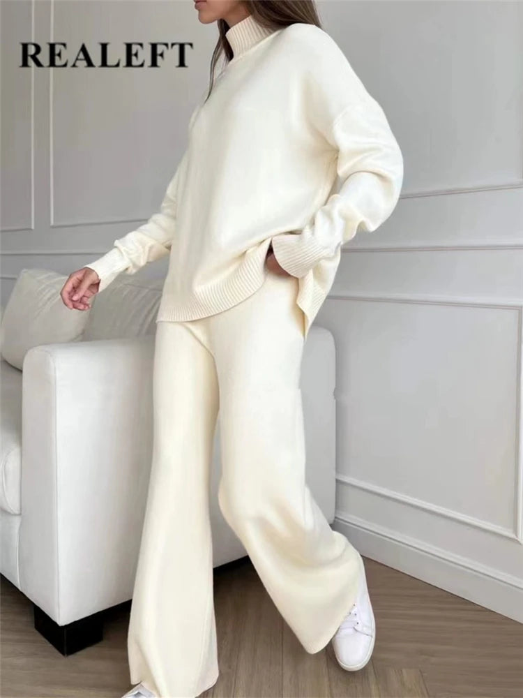 Women’s 2-Piece Knitted Tracksuit – Turtleneck & Joggers